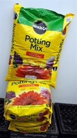 Miracle Grow Potting Mix 8Qt Bags Qty 4 And 16QT Bag, New
