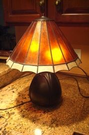 Quartz shade table lamp