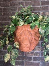 Lion head wall plant holder