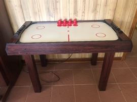 Air hockey table