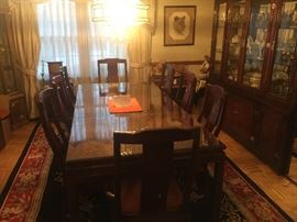 Reinhardt Dinning room set and area rug