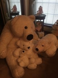 Collection of large to small polar bears