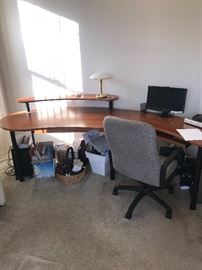 HALF-ROUND EXECUTIVE TABLE