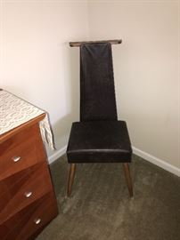 MEN'S DRESSING CHAIR