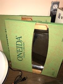 ONEIDA TRAYS