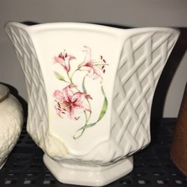 BALLEEK VASE