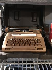 VINTAGE SMITH CORONA CORONET XL ELECTRIC TYPEWRITER 