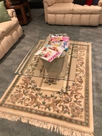 RUG AND GLASS TOP COFFEE TABLE
