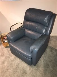 LEATHER RECLINER CHAIR