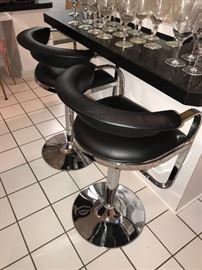 ADJUSTABLE HEIGHT SWIVEL BAR STOOLS
