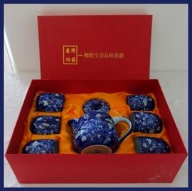Lovely Tea Set Purchased in China, Never Used, Still in Original Box 