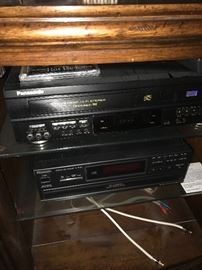 panasonic vcr , cd/dvd player has speakers