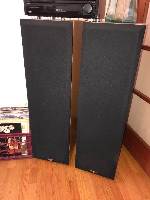 Pair of Klipsch Floor Speakers - Excellent condition 