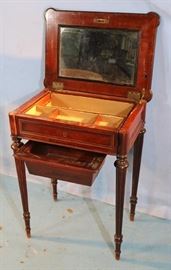 165c Mahogany sewing stand with lift top and thread drawer, 29 in. T, 22 in. W, 15 in. D.