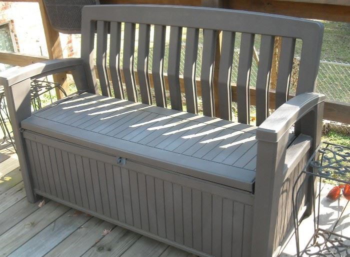 like new outdoor storage bench