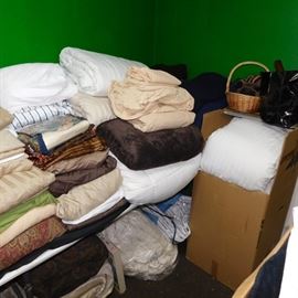 lots of quality linens