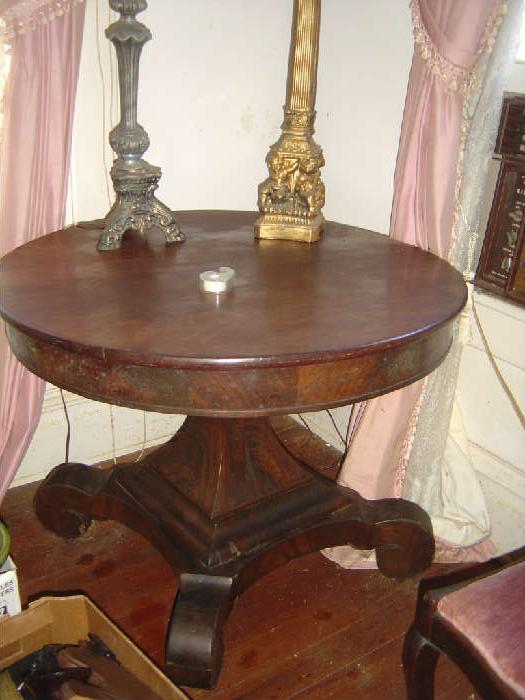 LP3 Round Empire Flared 4 Pod Parlor Table