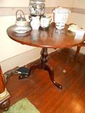 Period Federal one Board Tilt Tea Table