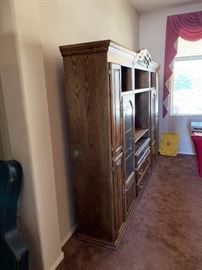 Oak 3-Piece Entertainment Center/Console Dimensions: (HxWxD in) 80x109x21