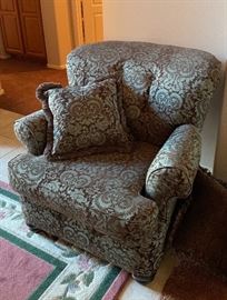 Ashley Furniture Oversized Accent Chair Dimensions: (HxWxD in) 37x42x44in