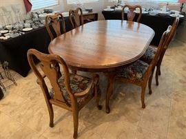 Carved Oak Dining Table w/6 Chair Dimensions: (HxWxD in) 30.5x48x72 or 48in