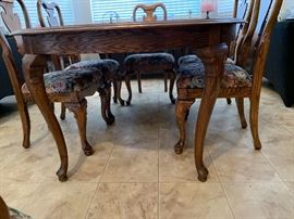 Carved Oak Dining Table w/6 Chair Dimensions: (HxWxD in) 30.5x48x72 or 48in