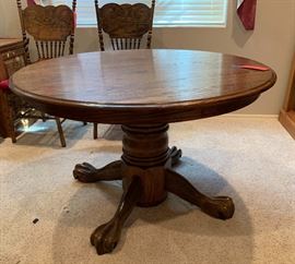 Oak Clawfoot Table Dimensions: 30inH x 48in Diameter
