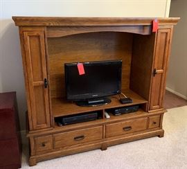 Oak Wide Format TV Stand Entertainment Center Dimensions: (HxWxD in) 58x22x21in (32x45in tv space)