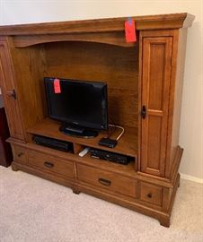 Oak Wide Format TV Stand Entertainment Center Dimensions: (HxWxD in) 58x22x21in (32x45in tv space)