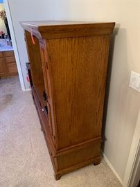 Oak Wide Format TV Stand Entertainment Center Dimensions: (HxWxD in) 58x22x21in (32x45in tv space)