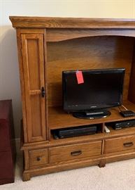 Oak Wide Format TV Stand Entertainment Center Dimensions: (HxWxD in) 58x22x21in (32x45in tv space)