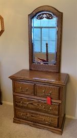 American Heirloom Oak 3-Drawer Dresser w/ Mirror Dimensions: (HxWxD in) 34x35.5x17.5in