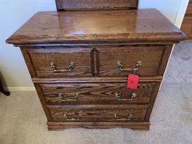 American Heirloom Oak 3-Drawer Dresser w/ Mirror Dimensions: (HxWxD in) 34x35.5x17.5in
