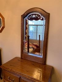 American Heirloom Oak 3-Drawer Dresser w/ Mirror Dimensions: (HxWxD in) 34x35.5x17.5in