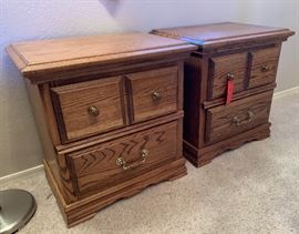 2 American Heirloom Oak Nightstands PAIR Dimensions: (HxWxD in) 25.5x25x17.5in
