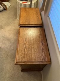 2 American Heirloom Oak Nightstands PAIR Dimensions: (HxWxD in) 25.5x25x17.5in
