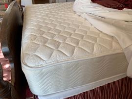 Oak King 4 Post Bed Dimensions: (HxWxD in) 80x78x92in