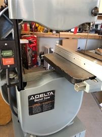 Delta 14in Bandsaw 28-203 52-965 Dimensions: (HxWxD in) 69x24x33in