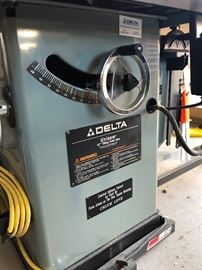 Delta 36-825 Unisaw 10in Tilting Arbor Saw Norm Abram The New Yankee Workshop Limited Edition Dimensions: (HxWxD in) 36x83x44in