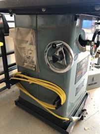 Delta 36-825 Unisaw 10in Tilting Arbor Saw Norm Abram The New Yankee Workshop Limited Edition Dimensions: (HxWxD in) 36x83x44in