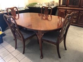 Mahogany Dining Table w/ 4 Chairs Dimensions: (HxWxD in)	29x42.5x60inL (2x Leaves +12in each)