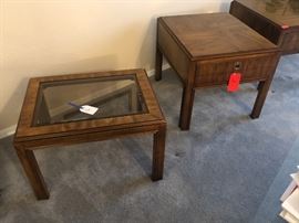 Walnut/Glass End Table Vintage Single Dimensions: (HxWxD in)	17x20x26in
