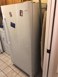 Frigidaire 13.8 cu Upright Freezer  FFFU14F2QWJ	
