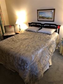 Queen Bed Simmons Beautyrest BLACK Hybrid Mattress/Box spring Frame/Headboard	Dimensions: (HxWxD in)	43.5x62x81in