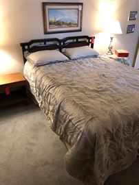 Queen Bed Simmons Beautyrest BLACK Hybrid Mattress/Box spring Frame/Headboard	Dimensions: (HxWxD in)	43.5x62x81in