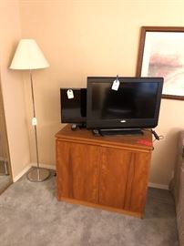 Wood Cabinet Dimensions: (HxWxD in)	28x33x20in