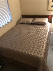 Queen Tempurpedic mattress w/ Base & Frame Dimensions: (HxWxD in) 38.5x60x83in