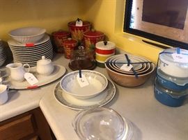 Pyrex Woodland 4 pc Mixing Bowls Brown