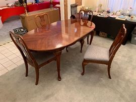 Mahogany Dining Table w/ 4 Chairs 29x42.5x60inL (2x Leaves +12in each)