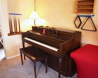 1956 Everett Upright Console Piano 40x59.5x25.25in HxWxD